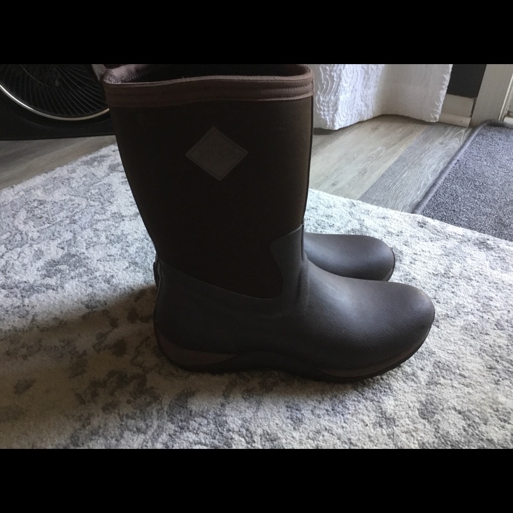 Muck boots